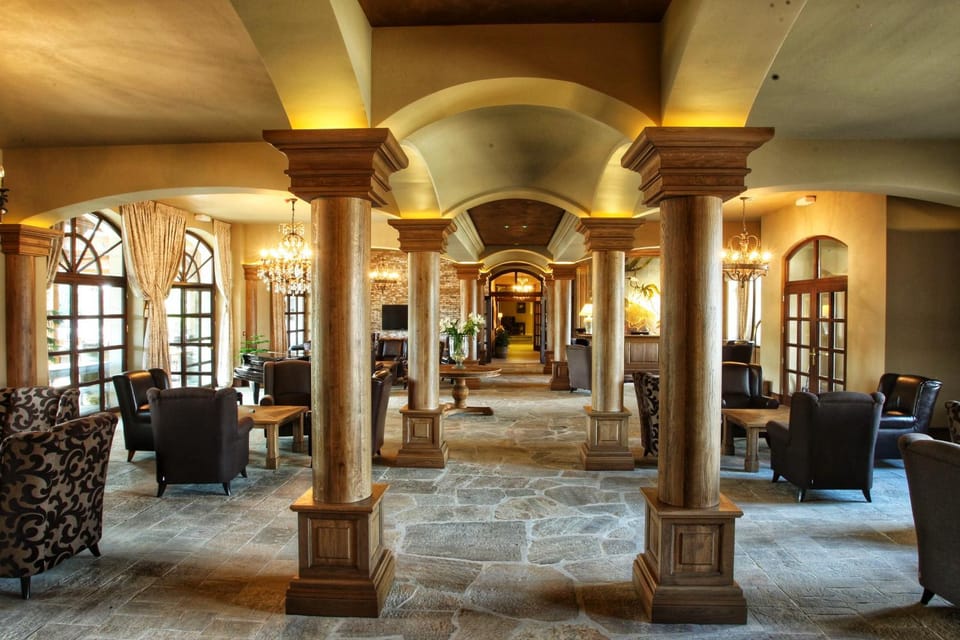 Communal lounge/ TV room, Lobby or reception