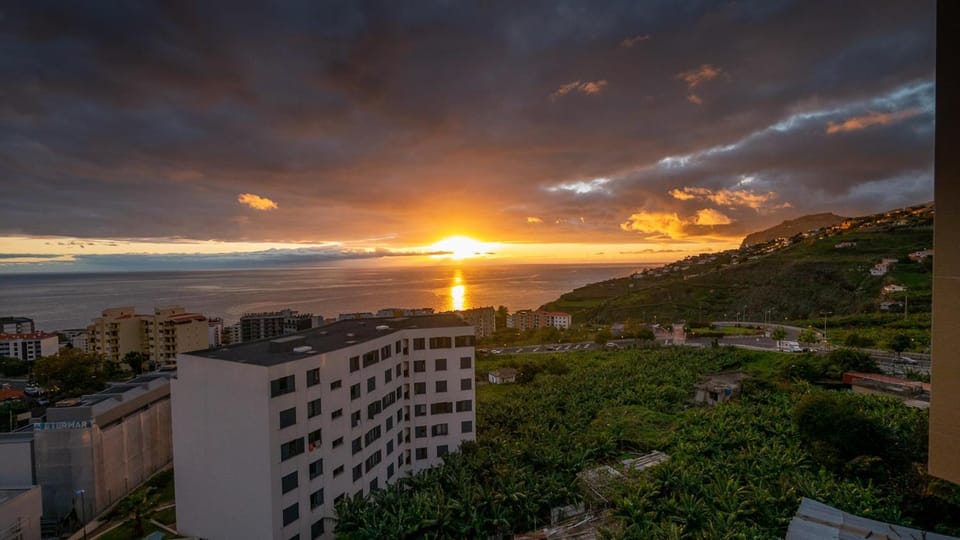 Natural landscape, BBQ facilities, BBQ facilities, Balcony/Terrace, Balcony/Terrace, Decorative detail, Decorative detail, Mountain view, Mountain view, Sea view, Sea view, young children, young children, older children, older children, Family, Family, Family