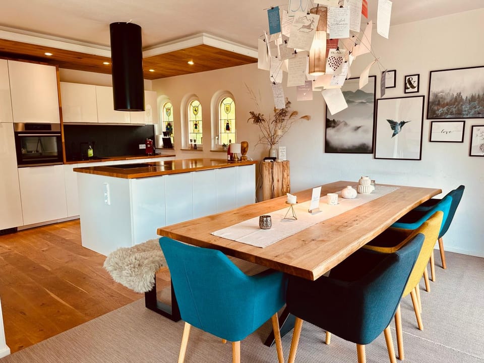 Kitchen or kitchenette, Dining area, stove