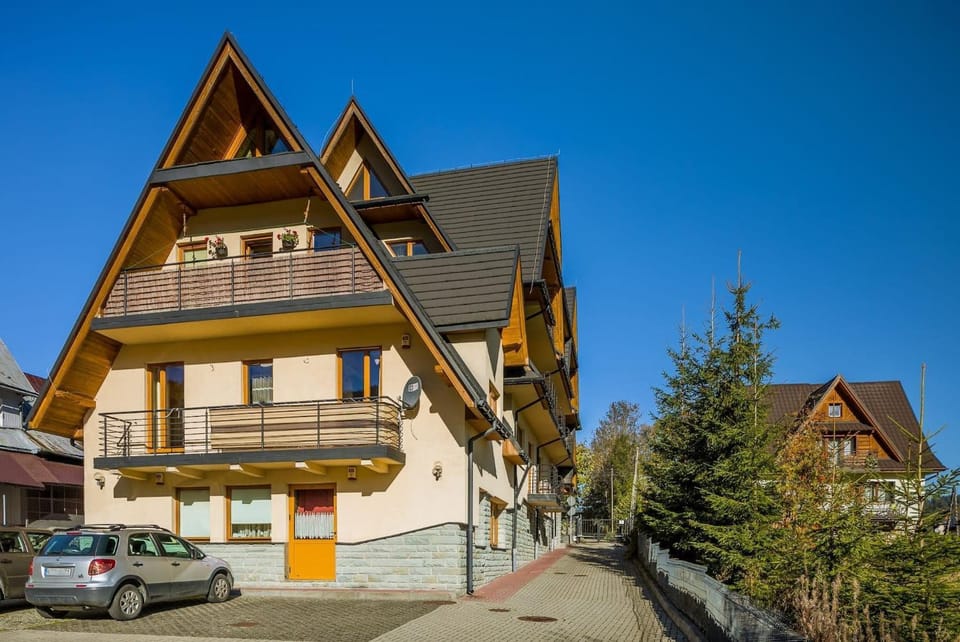 Property building, Neighbourhood, Parking