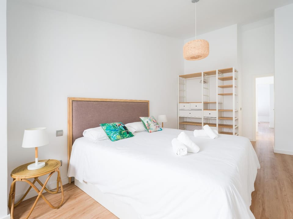 Bed, Photo of the whole room, Bedroom