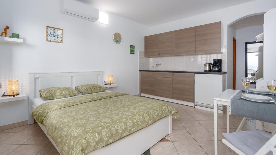 Kitchen or kitchenette, Living room, Bedroom