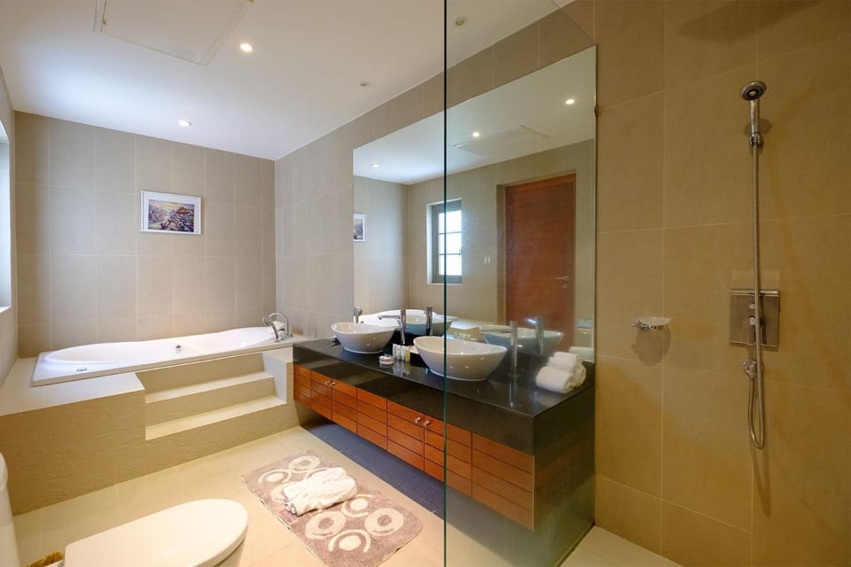 Hot Tub, Bathroom