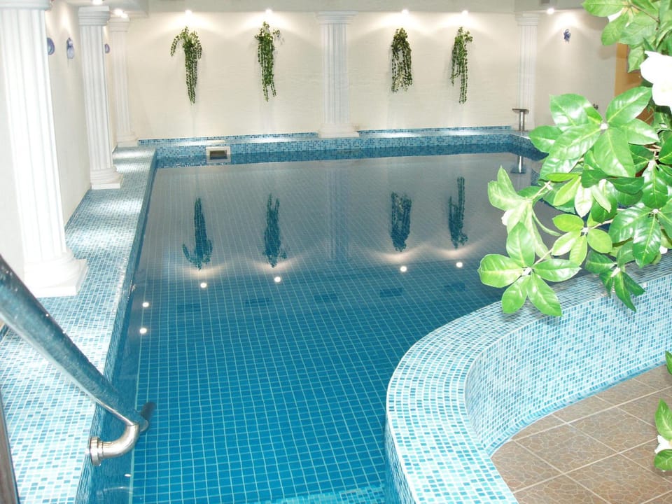 Swimming pool, Swimming pool