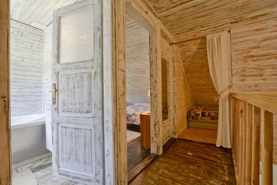 Toilet, Bathroom, Seating area, Floor plan, Bedroom