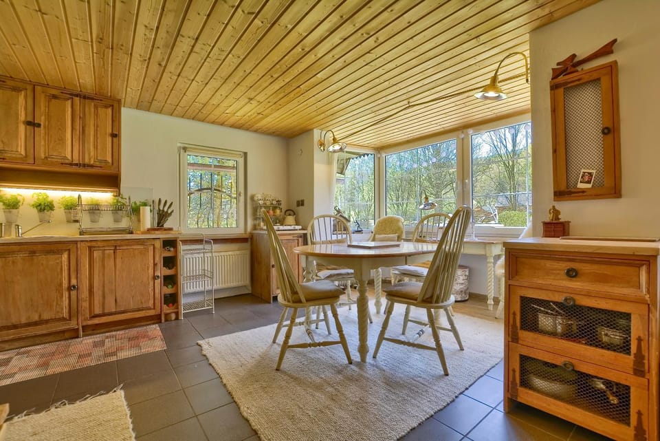Coffee/tea facilities, Kitchen or kitchenette, Living room, Dining area