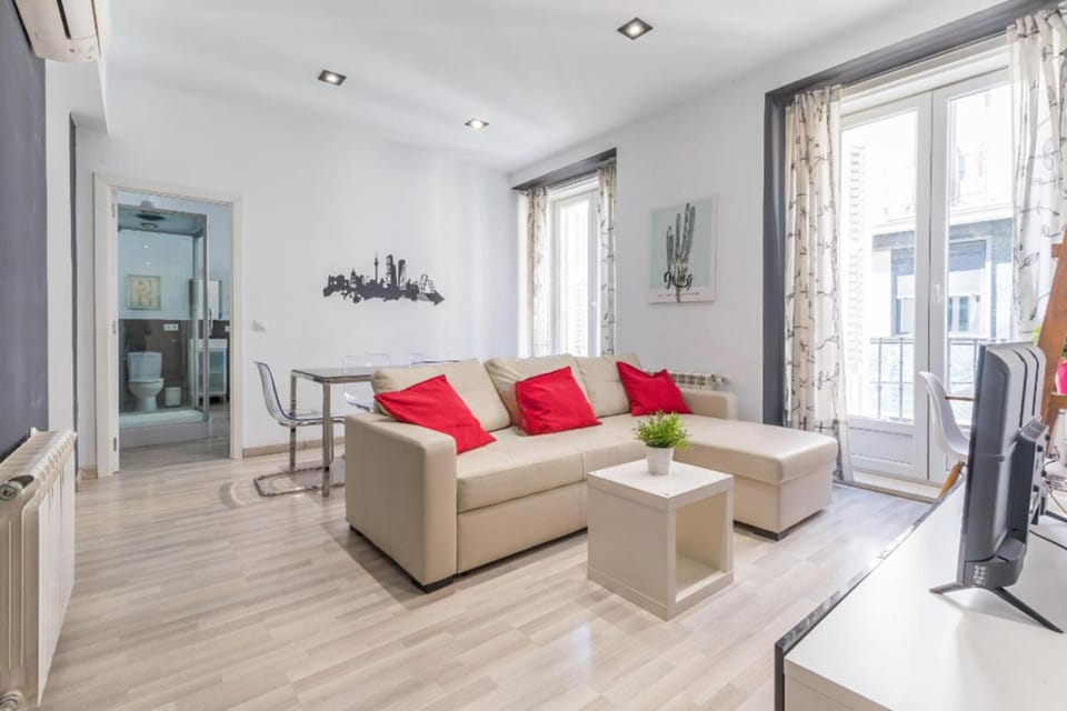 Spacious flat puerta del sol Apartment in Centro