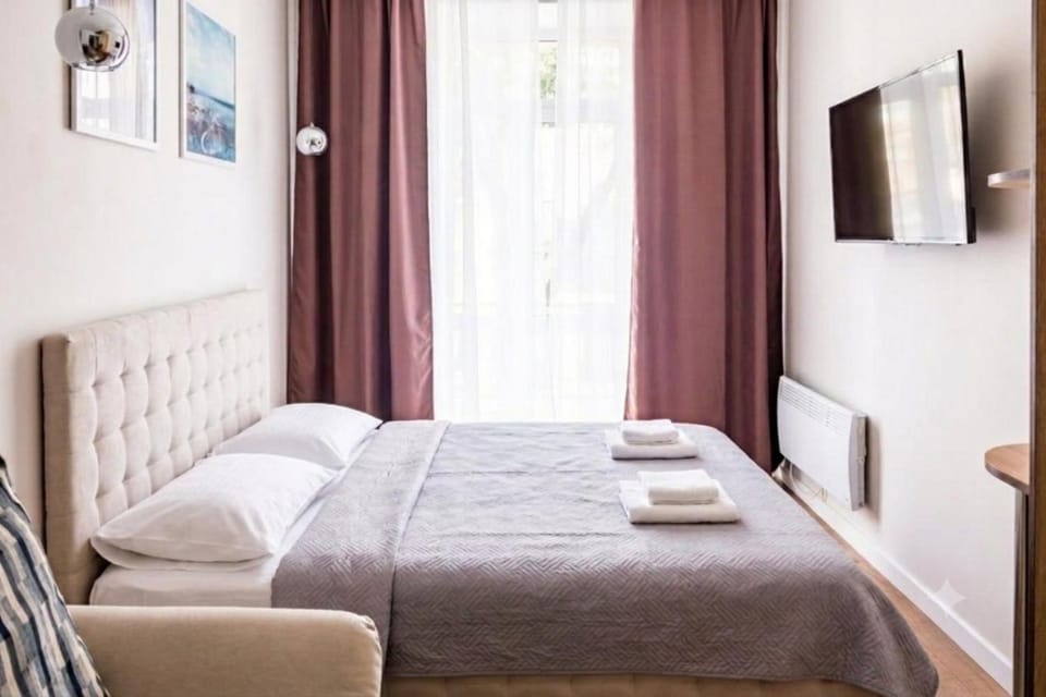 Bed, TV and multimedia, towels