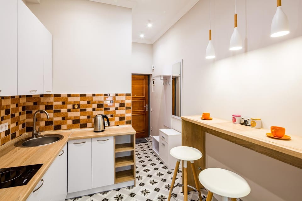 Kitchen or kitchenette, Dining area, stove