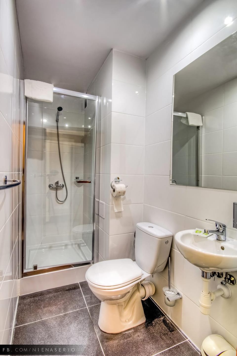 Bathroom, Photo of the whole room