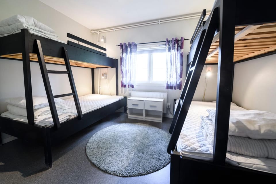 Bedroom, bunk bed