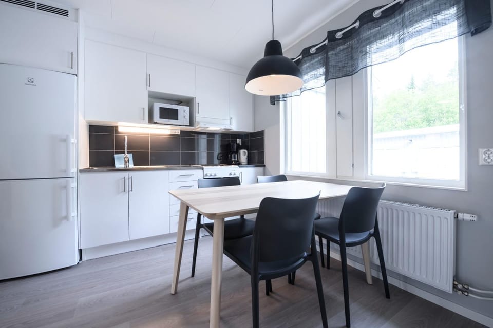 Property building, Kitchen or kitchenette, Dining area