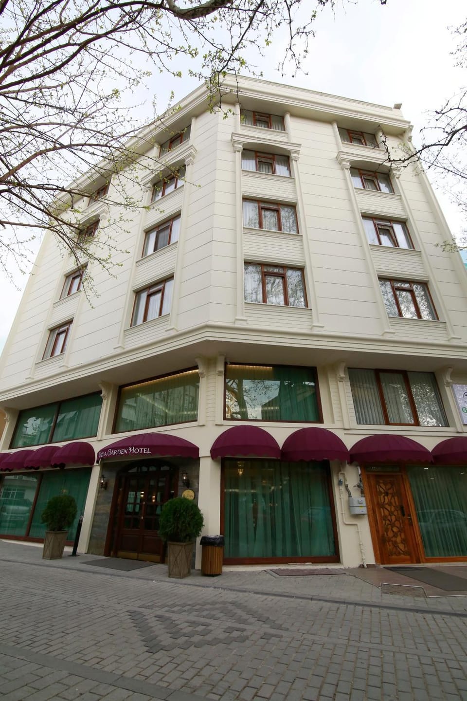 Facade/entrance