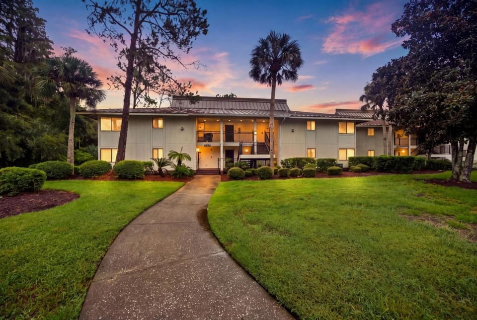Saddlebrook Golf Course view Condo with Kitchen Apartment in Wesley Chapel