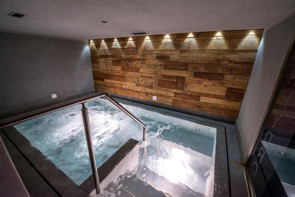 Hot Tub, Spa and wellness centre/facilities
