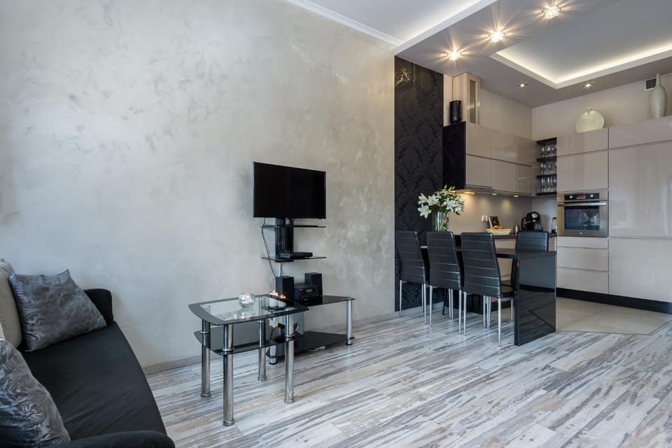 TV and multimedia, Living room, Seating area, Dining area