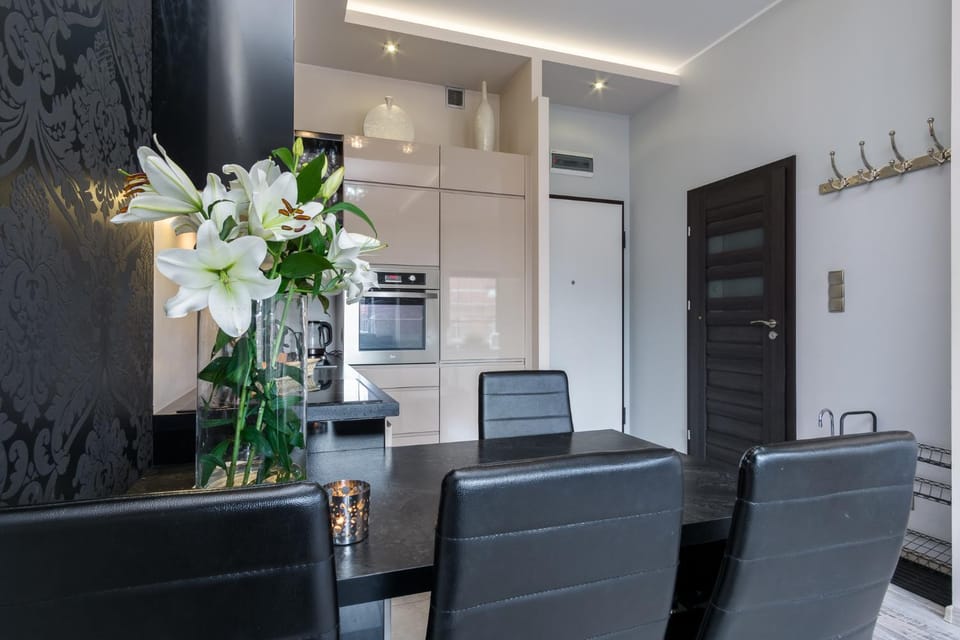 Living room, Seating area, Dining area, pet friendly