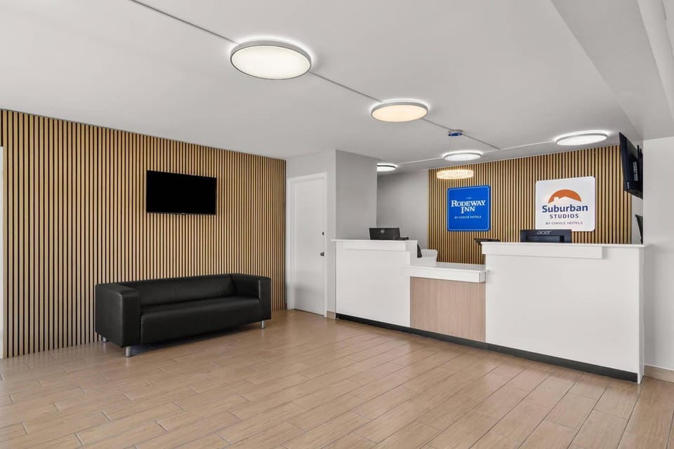 Communal lounge/ TV room, Lobby or reception