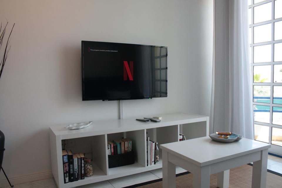Communal lounge/ TV room, TV and multimedia