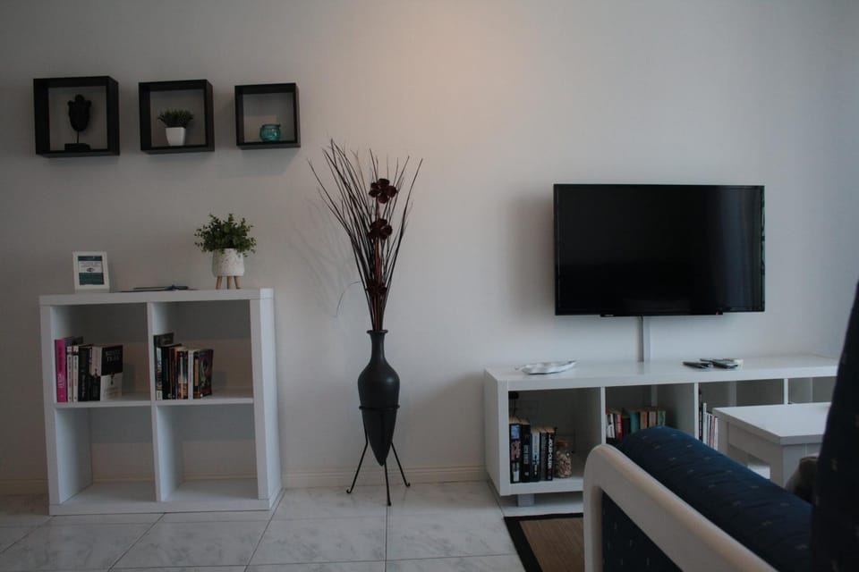 Communal lounge/ TV room, TV and multimedia, Living room, Seating area