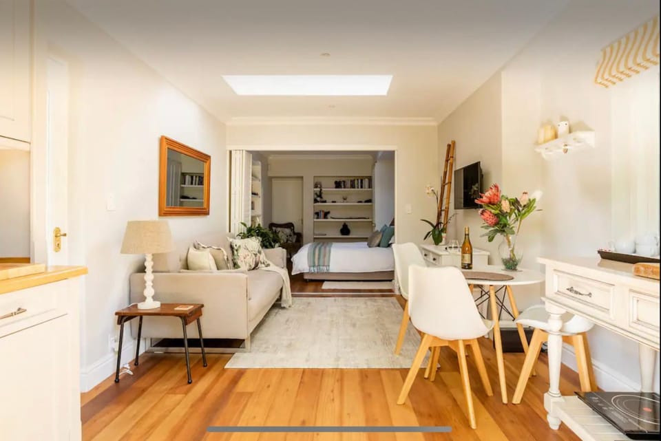 Living room, Photo of the whole room, Seating area, Dining area