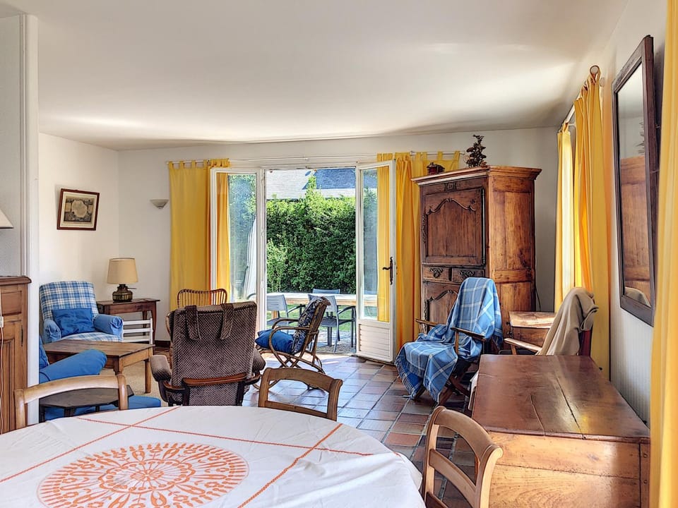 Maison Plain-Pied avec Jardin, 500m Plage, 3 Ch, 6 Pers, WiFi, Stationnement, Proche Mont-Saint-Michel - FR-1-361-160 House in Jullouville