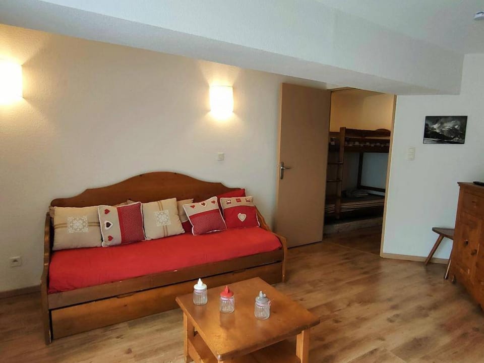 Appartement T2bis, 6 pers, proche télécabine, parking - FR-1-234-182 Cabin in Cauterets