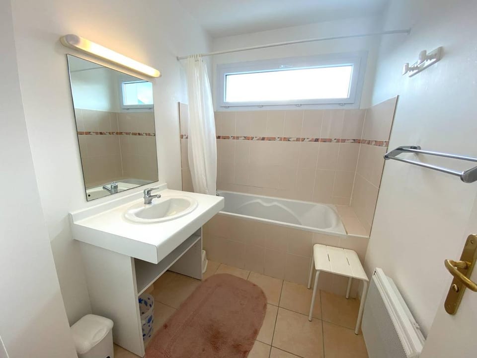 Spacieux appartement avec WIFI, 2 chambres, centre-ville de Perros-Guirec, proche plages - FR-1-368-114 Apartment in Perros-Guirec