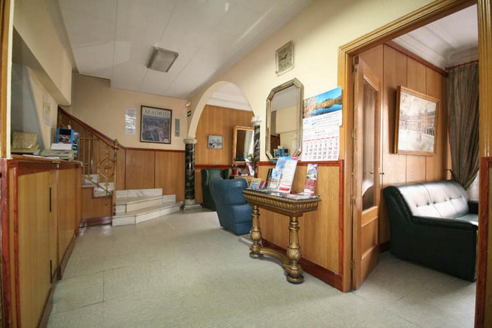 Hostal La Perla Asturiana Bed and Breakfast in Centro