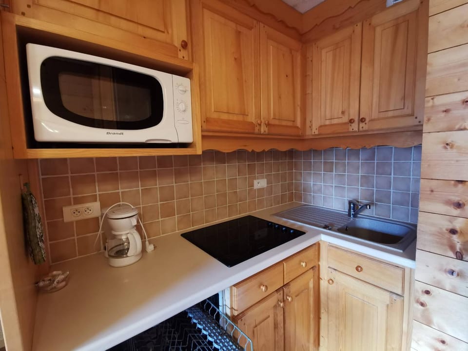 Appartement familial à Méribel, proche des pistes, balcon et casier à skis - FR-1-355-37 Apartment in Les Allues