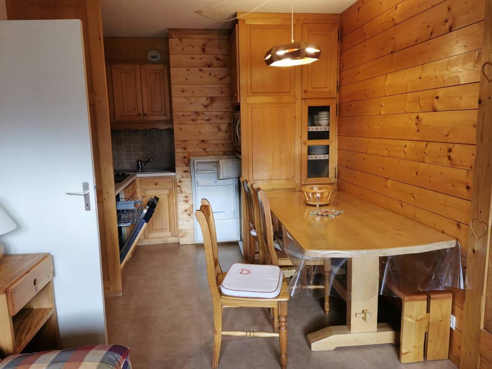 Appartement familial à Méribel, proche des pistes, balcon et casier à skis - FR-1-355-37 Apartment in Les Allues