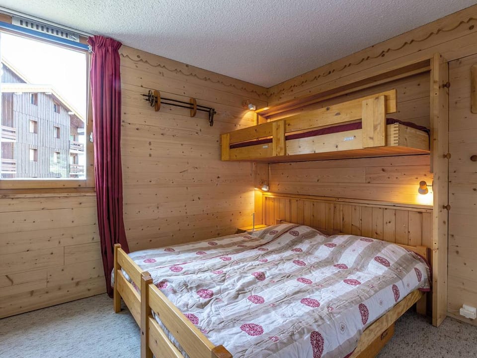 Méribel Mottaret : Appart. Confortable 2 Ch, Balcon, Ski-In/Ski-Out - FR-1-355-50 Apartment in Les Allues