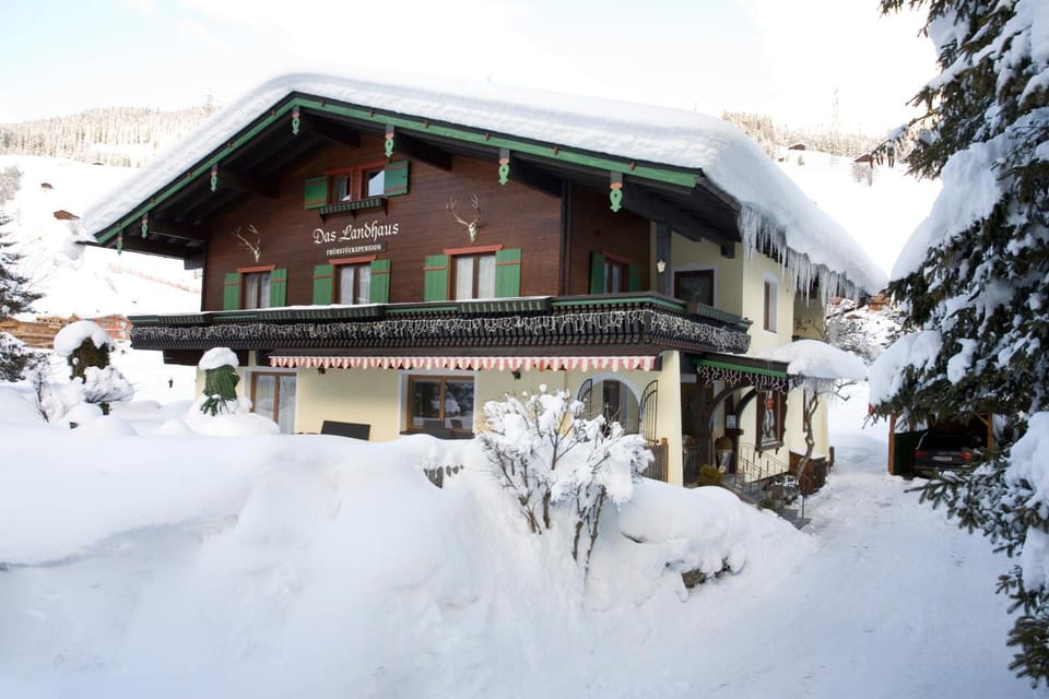 Property building, Facade/entrance, Winter