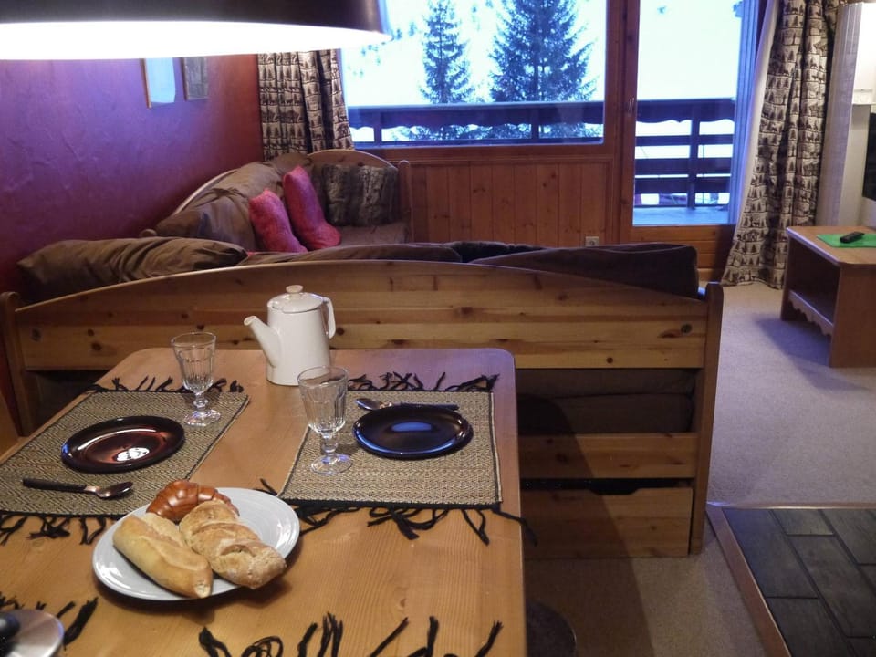 Bel appart T2 avec balcon proche pistes et commerces à Méribel - FR-1-355-70 Apartment in Les Allues