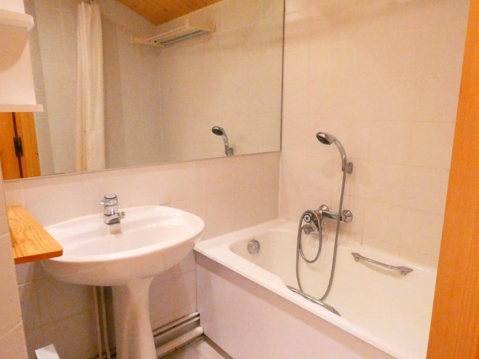 Appartement convivial à Méribel avec accès aux pistes et balcon - FR-1-355-75 Apartment in Les Allues