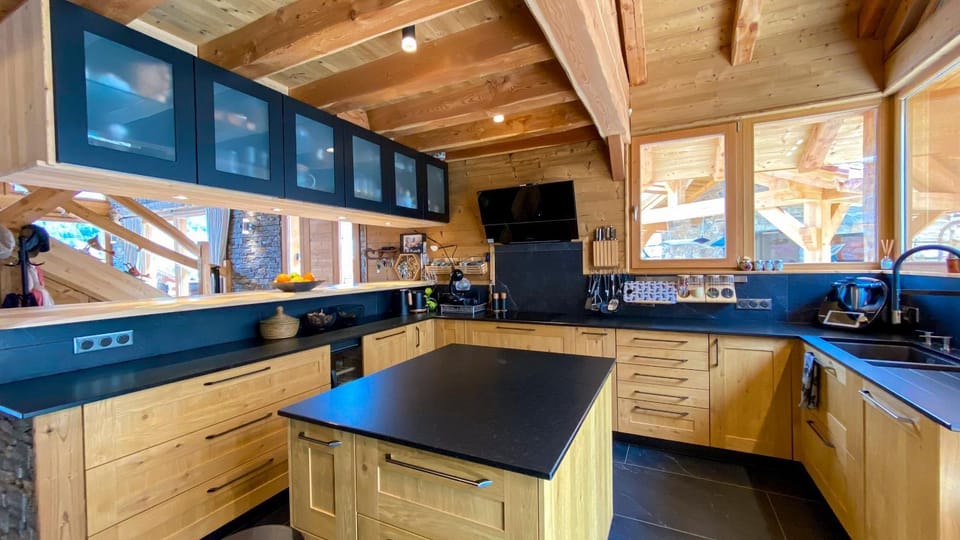 Kitchen or kitchenette, dishwasher