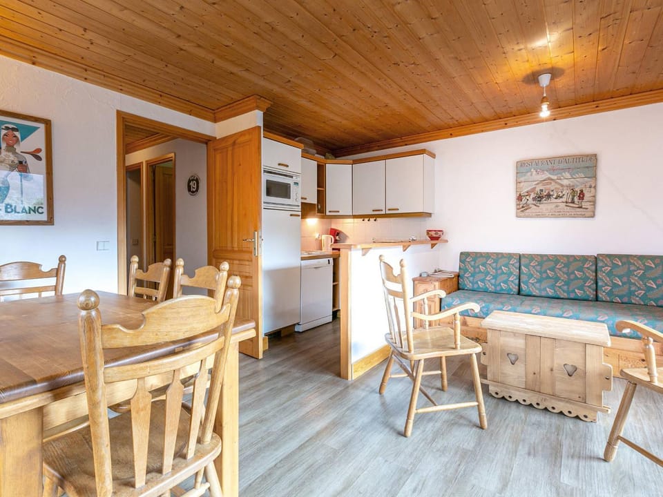Appartement familial - 2 chambres, balcon, proche pistes, Méribel - FR-1-355-96 Apartment in Les Allues
