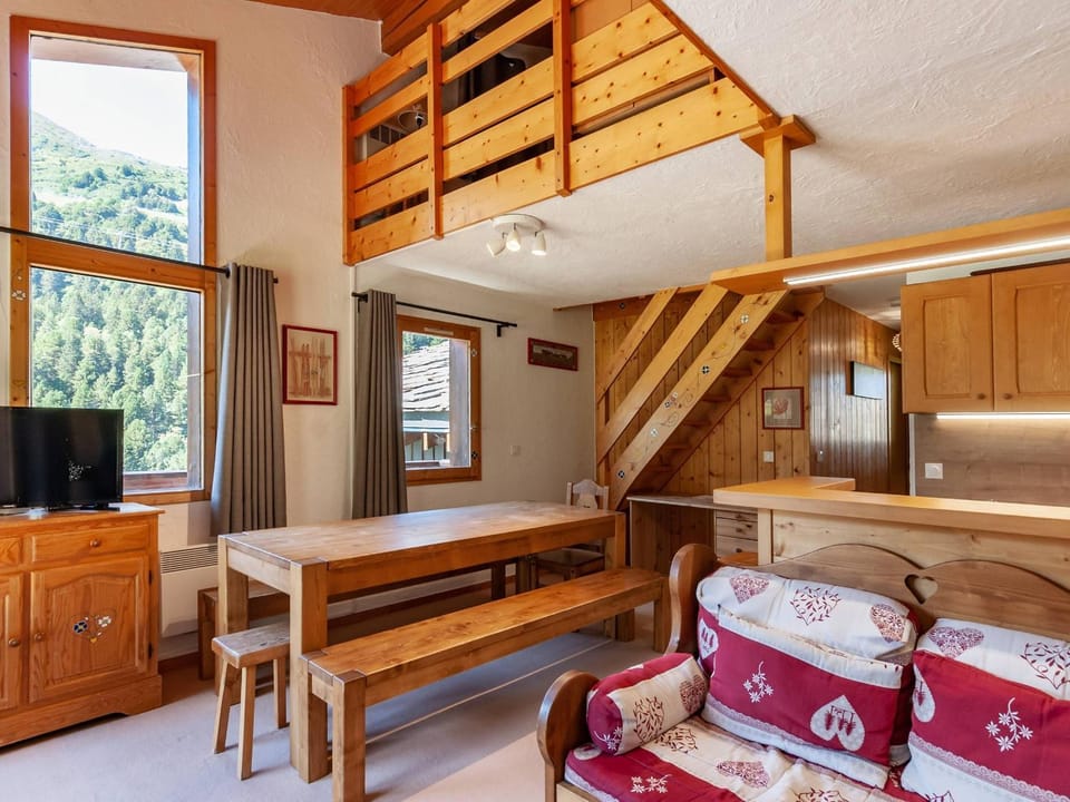 Chalet cosy à Méribel avec mezzanine et cuisine équipée - FR-1-355-100 Apartment in Les Allues