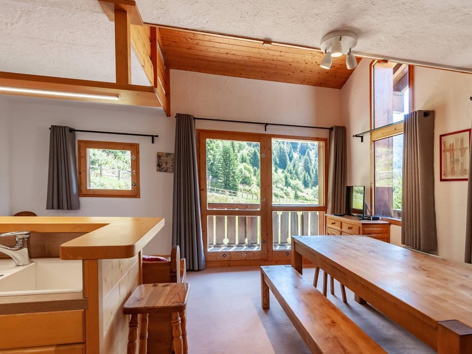 Chalet cosy à Méribel avec mezzanine et cuisine équipée - FR-1-355-100 Apartment in Les Allues