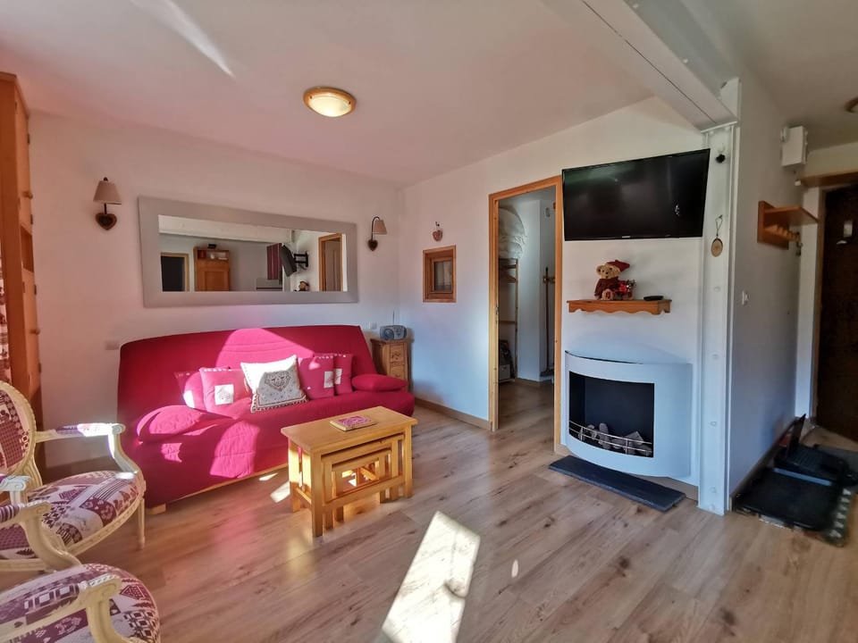 Appartement skis aux pieds avec double balcon près de Méribel - FR-1-355-101 Apartment in Les Allues