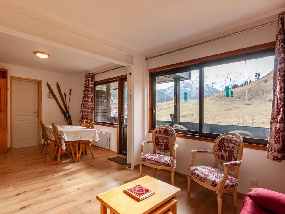 Appartement skis aux pieds avec double balcon près de Méribel - FR-1-355-101 Apartment in Les Allues