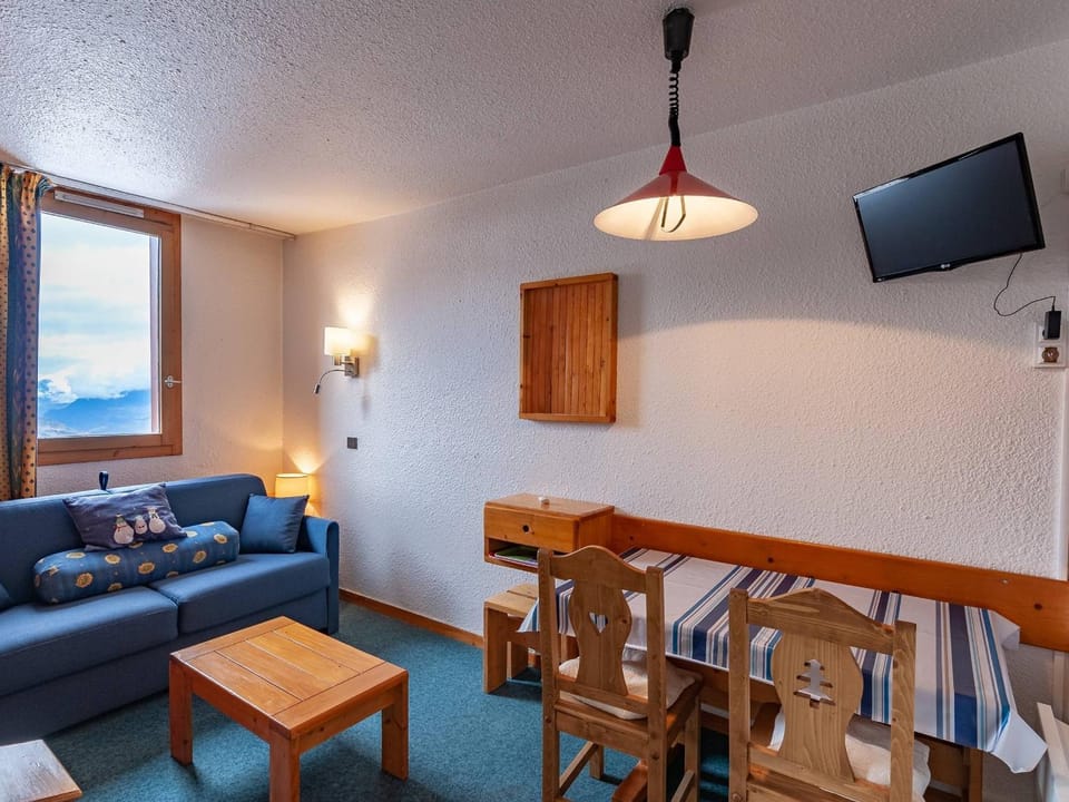 Appartement lumineux près des pistes, 2 lits simples + canapé - FR-1-355-102 Apartment in Les Allues