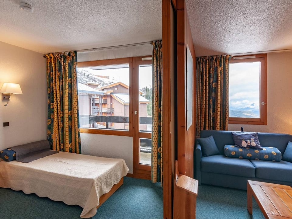 Appartement lumineux près des pistes, 2 lits simples + canapé - FR-1-355-102 Apartment in Les Allues
