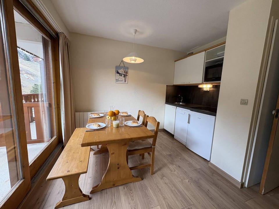 Charmant appart à Méribel, balcon, kitchenette, 1 chambre, ascenseur - FR-1-355-115 Apartment in Les Allues