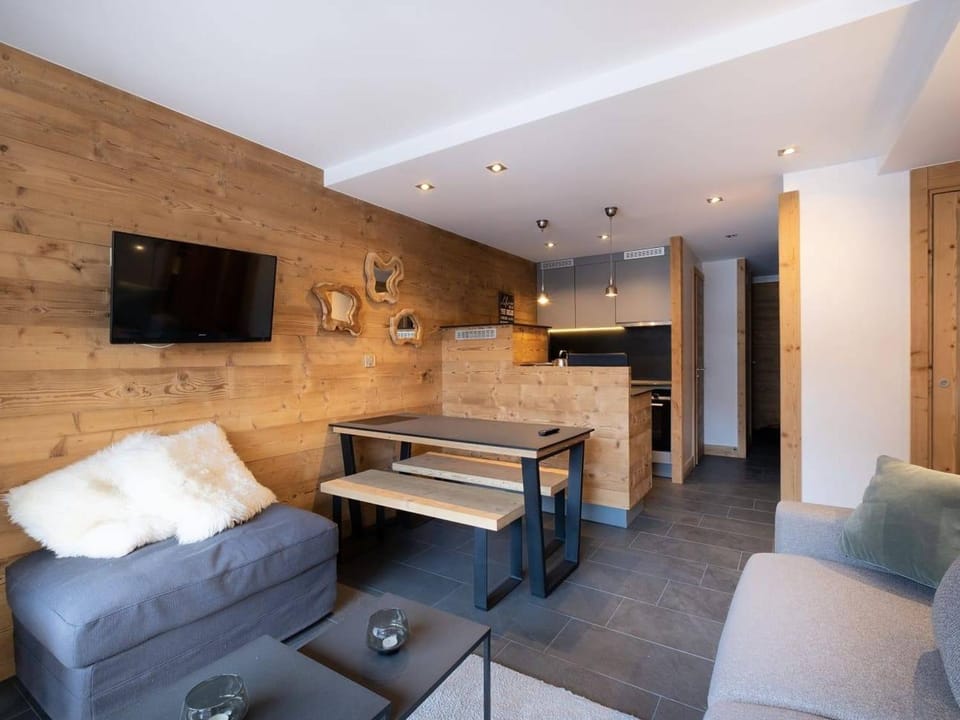 Appartement lumineux avec balcon à Méribel, proche pistes et commerces - FR-1-355-128 Apartment in Les Allues