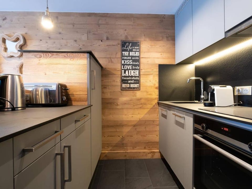 Appartement lumineux avec balcon à Méribel, proche pistes et commerces - FR-1-355-128 Apartment in Les Allues