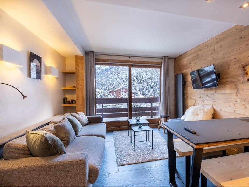 Appartement lumineux avec balcon à Méribel, proche pistes et commerces - FR-1-355-128 Apartment in Les Allues