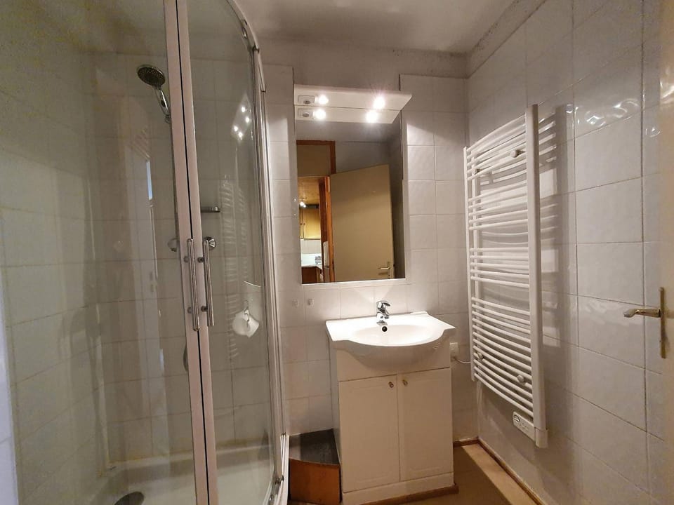 Duplex 6 pers, centre station, parking, animaux OK - FR-1-353-53 Apartment in Landry