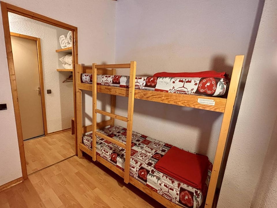 Duplex 6 pers, centre station, parking, animaux OK - FR-1-353-53 Apartment in Landry