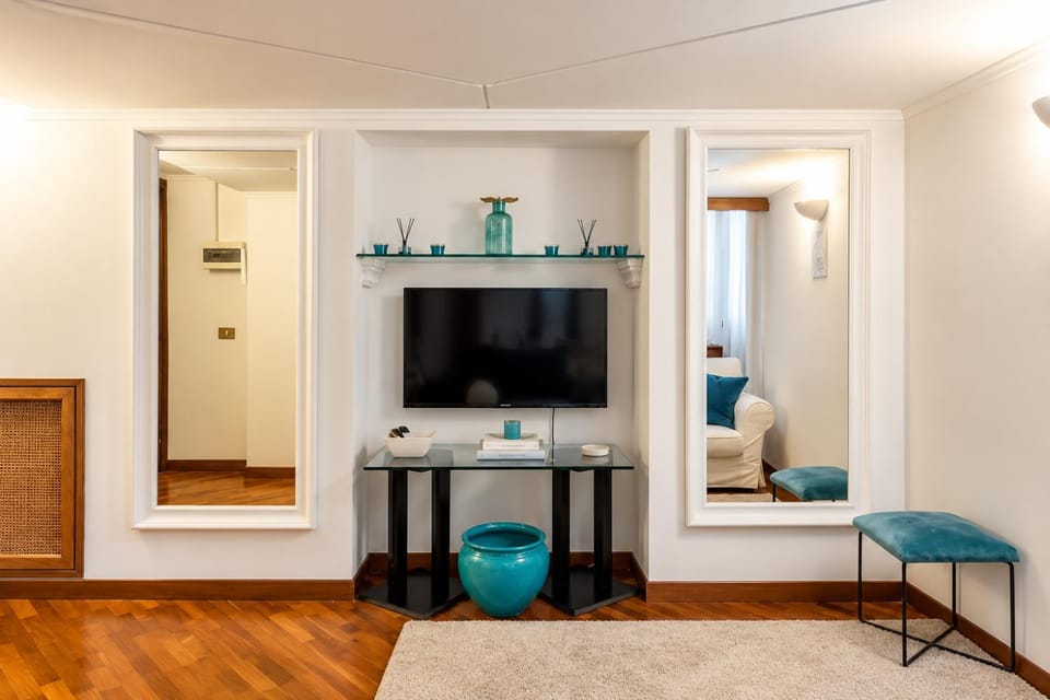 Communal lounge/ TV room